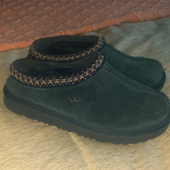 Ugg Tazman slippers, youth size 2, color navy blue, - Picture 1 of 9
